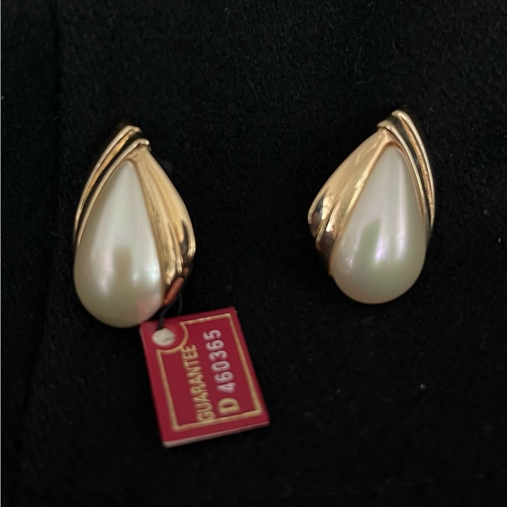 COPY - Majorca Pearl with Gold Teardrop Earrings